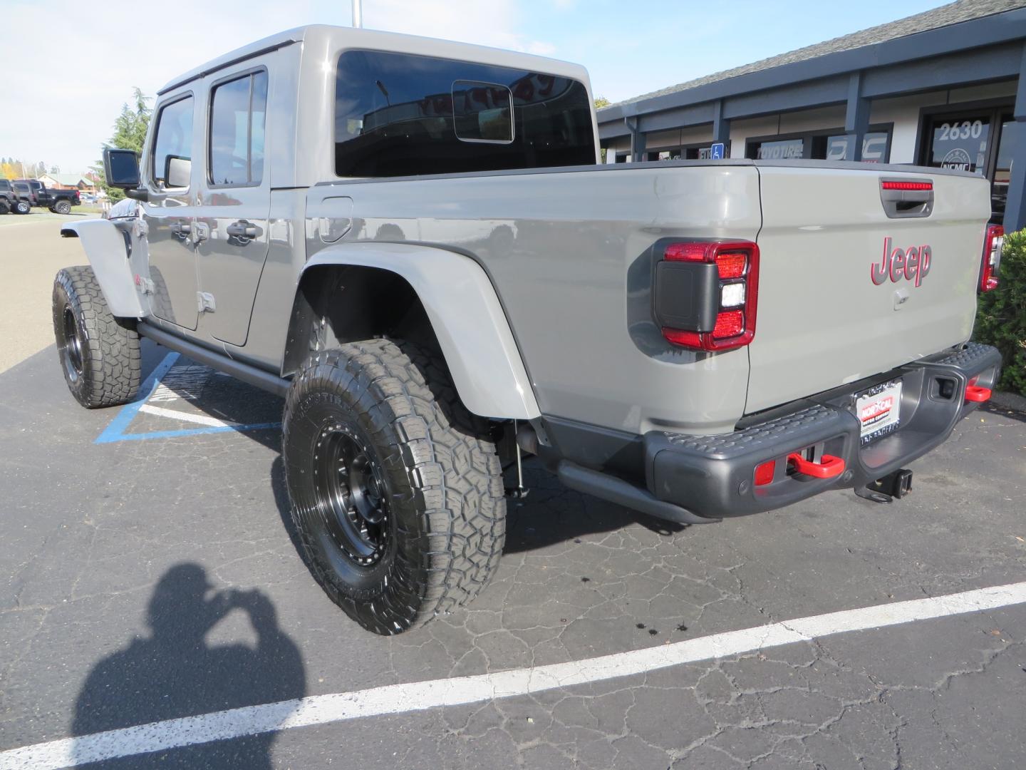 2020 Jeep Gladiator Rubicon (1C6JJTBG1LL) with an 3.6L V6 DOHC 24V engine, automatic transmission, located at 2630 Grass Valley Highway, Auburn, CA, 95603, (530) 508-5100, 38.937893, -121.095482 - Loaded Rubicon Gladiator with all of the goods. 3" JKS suspension, Fox Shocks, 37" Toyo tires, !7" Method wheels, American Adventure lab inner fender liners and slim line fender kits. - Photo#6